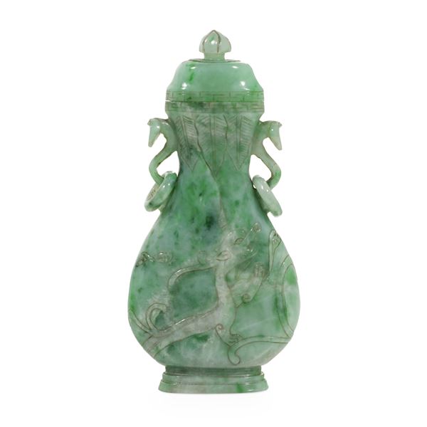 Vasetto con coperchio in giadeite verde e smeraldo , Cina, fine XIX secolo