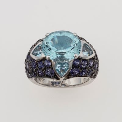 Anello in oro bianco 750 con acquamarina e ioliti