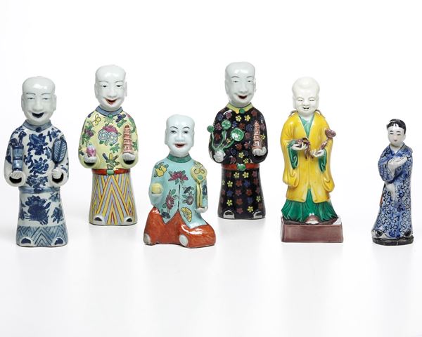 Sei figurine di personaggi in porcellana, Cina, Dinastia Qing, XX secolo