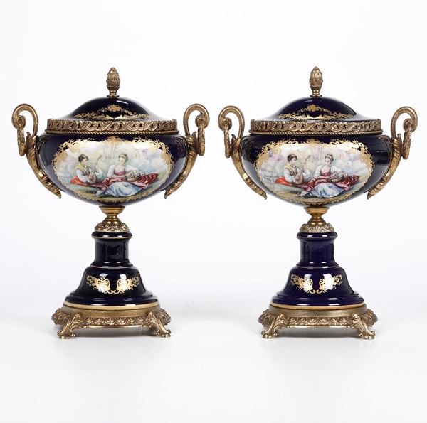 Coppia di vasi. Francia, Limoges (?), XX secolo.