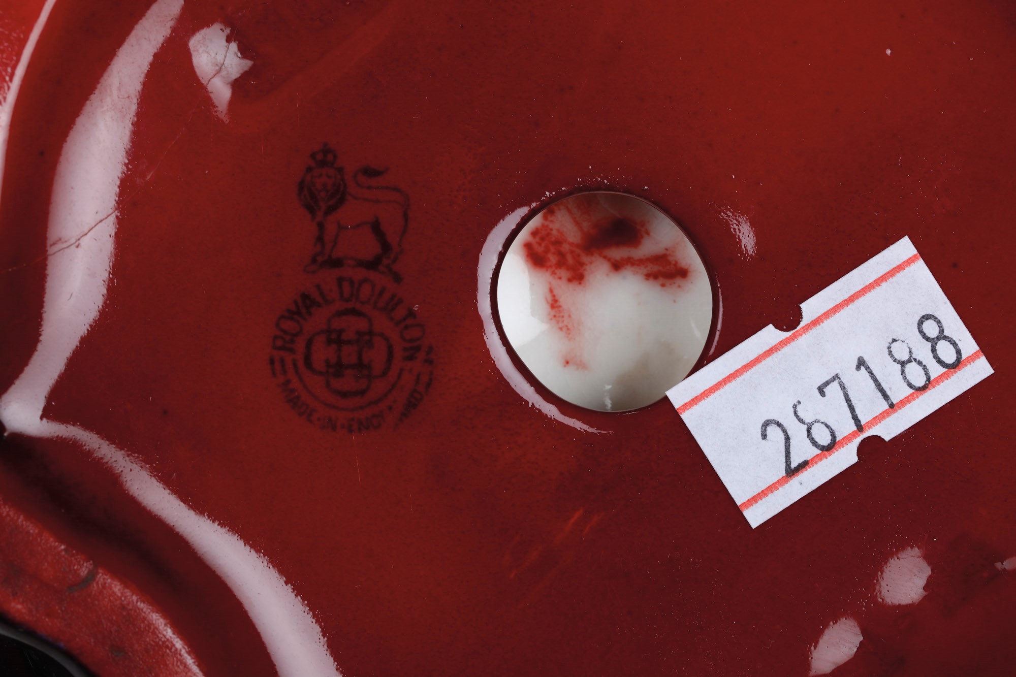 Due Volpi e un Maiale.inghilterra, Manifattura Royal Doulton, 1913-1962.