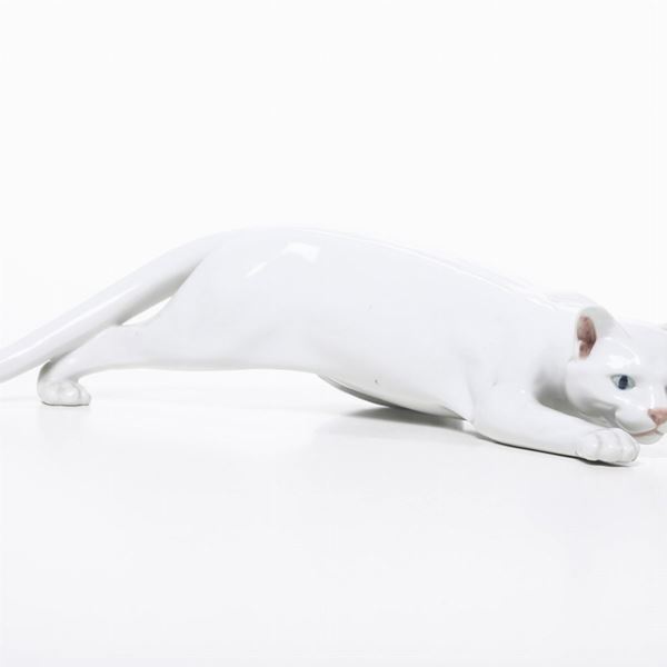 Grande scultura di gatto. Danimarca, Manifattura Royal Copenhagen, inizio del XX secolo.