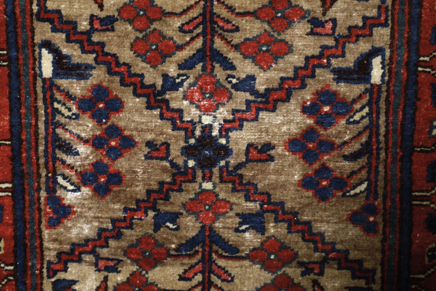 Tappeto Yalamen persiano, XX secolo, con medaglione allungato mattone