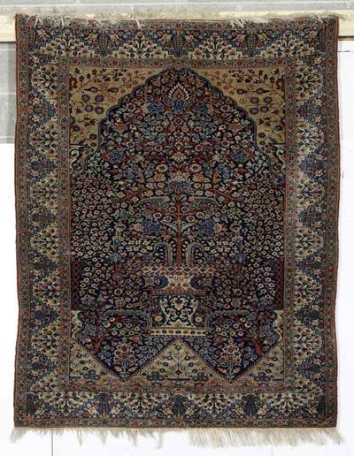 Tappeto persiano, inizio XX secolo, nicchia blu con vaso e fiori