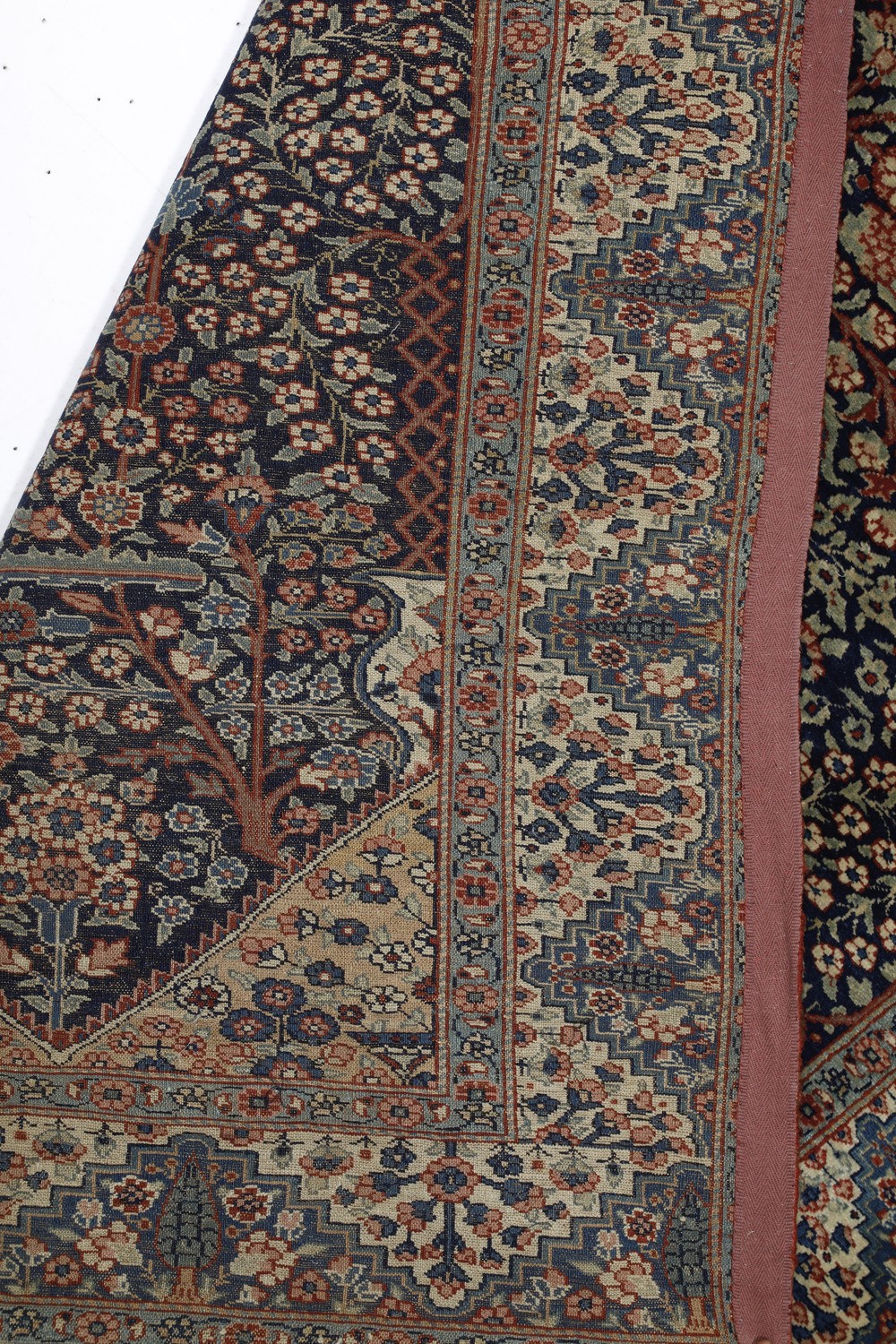 Tappeto persiano, inizio XX secolo, nicchia blu con vaso e fiori