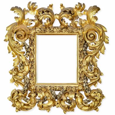 Cornice in Legno Intagliato, Traforato e Dorato. XX Secolo