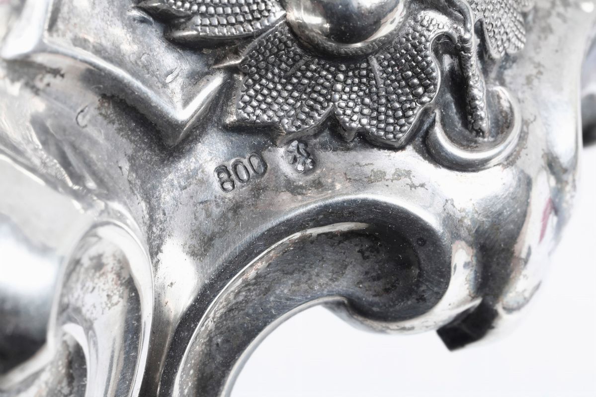 Coppia di Candelabri a Cinque Fiamme. Argenteria Artistica della Prima Metà del XX Secolo