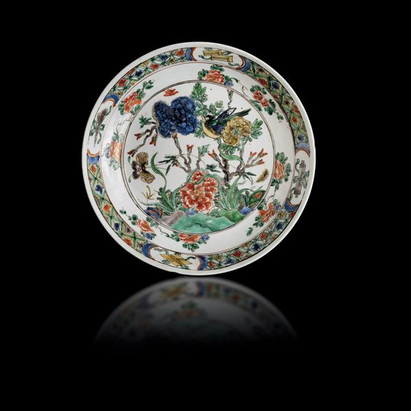 Piatto in porcellana Famiglia Verde a decoro floreale, Cina, Dinastia Qing, epoca Kangxi (1662-1722) 