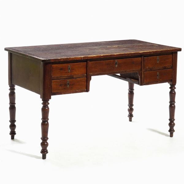 Scrivania a 5 cassetti