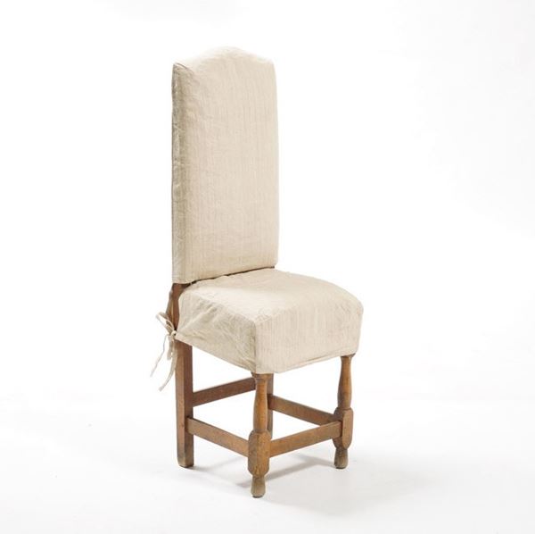Piccola sedia in legno