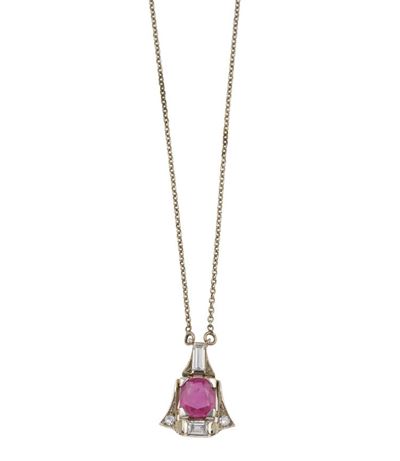 Pendente con rubino Burma (ct 1,27 circa) e diamanti, montatura in oro bianco 750/1000