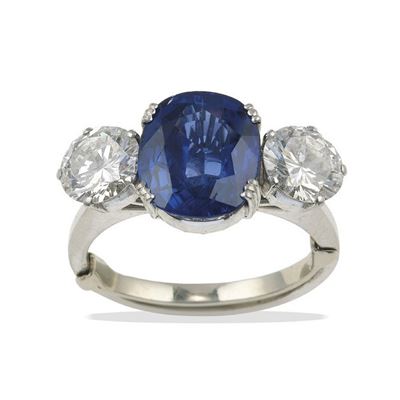 Anello, zaffiro Sri Lanka da 5,40 ct e diamanti, in oro bianco 750/1000