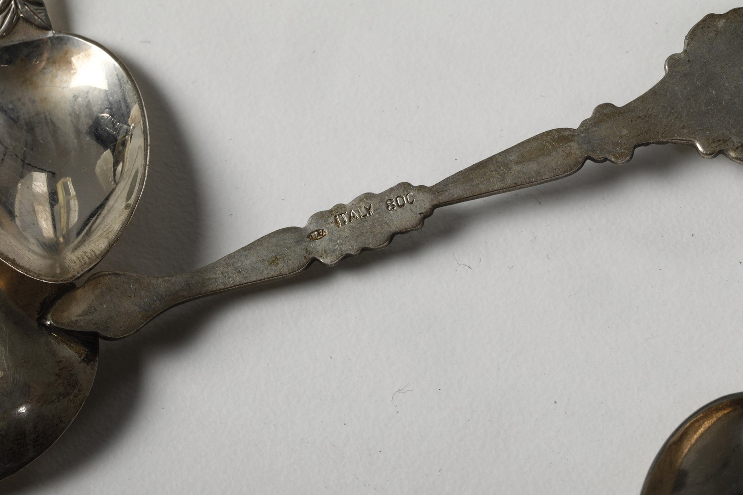 29 Cucchiaini in Argento con Stemmi Araldici. Argenteria Italiana del XX Secolo
