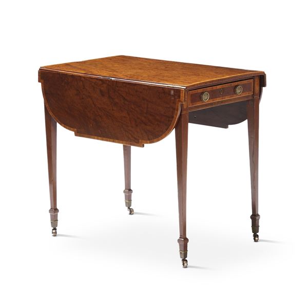 Tavolino in legno a bandelle. XIX secolo