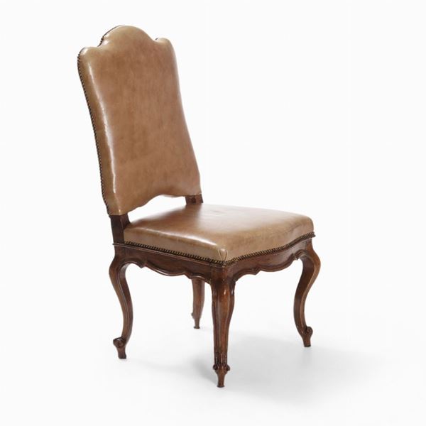 Sedia Luigi XV in noce. XVIII secolo