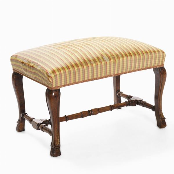 Sgabello con gambe in noce