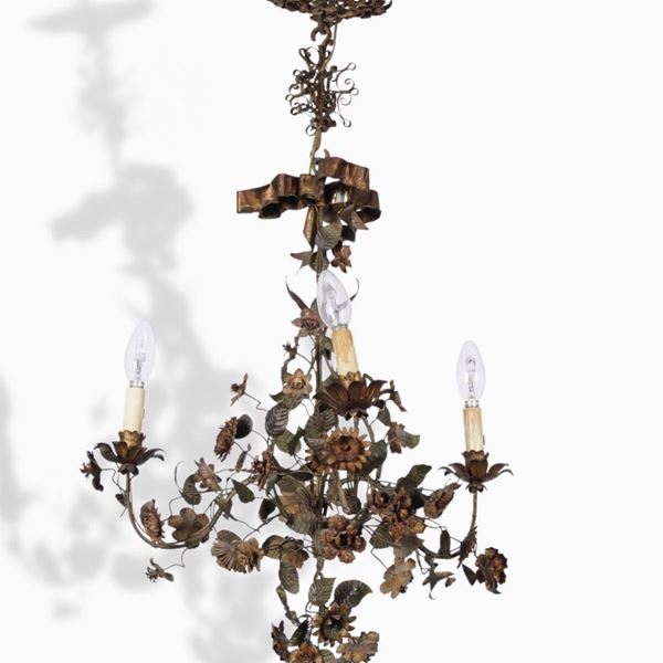 Lampadario in metallo dipinto. XIX-XX secolo