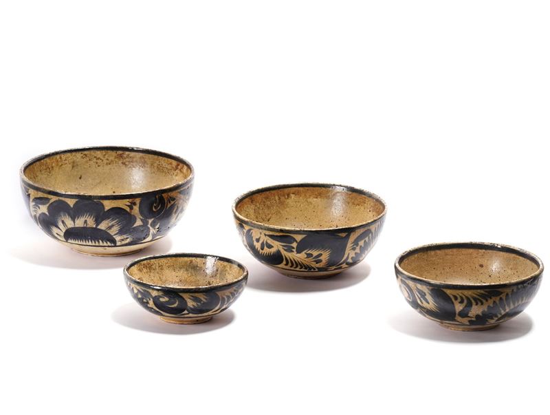 Quattro ciotole, inizio del XX secolo.  - Auction Ceramics and glass - Cambi Casa d'Aste