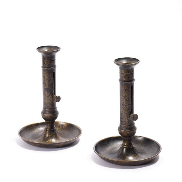Due antichi candelieri in bronzo