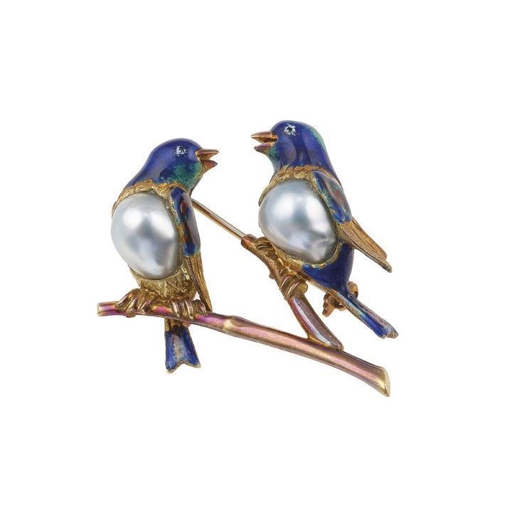 Spilla “uccellini” con smalti policromi e perle coltivate  - Asta Gioielli - Cambi Casa d'Aste