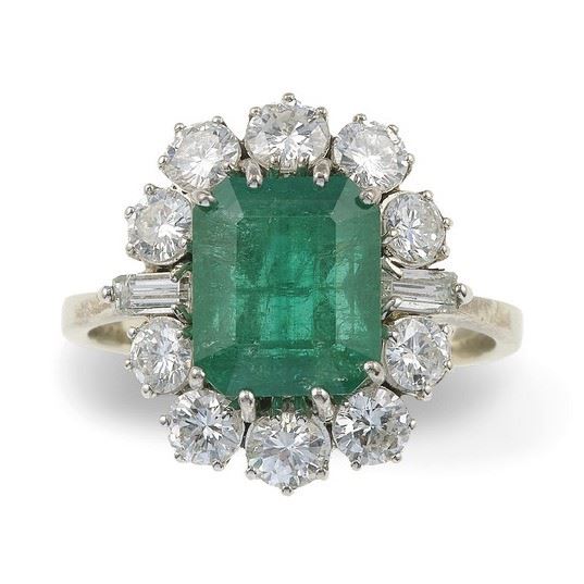 Anello con smeraldo e diamanti a contorno  - Asta Fine Jewels - Cambi Casa d'Aste