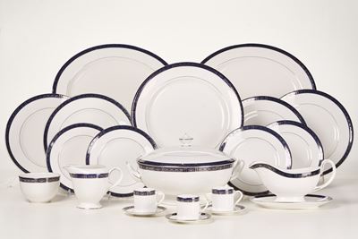 Servizio da Tavola "mountbatten Platinum". Inghilterra, Manifattura Royal Worcester, Seconda Metà...