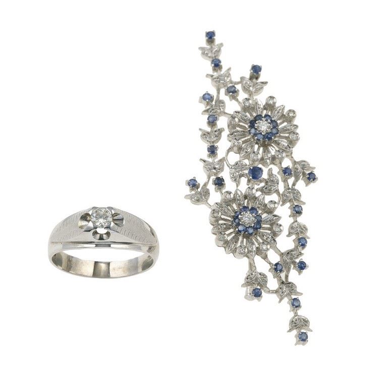 Lotto composto da una spilla ed un anello con diamanti e zaffiri  - Asta Gioielli - Cambi Casa d'Aste
