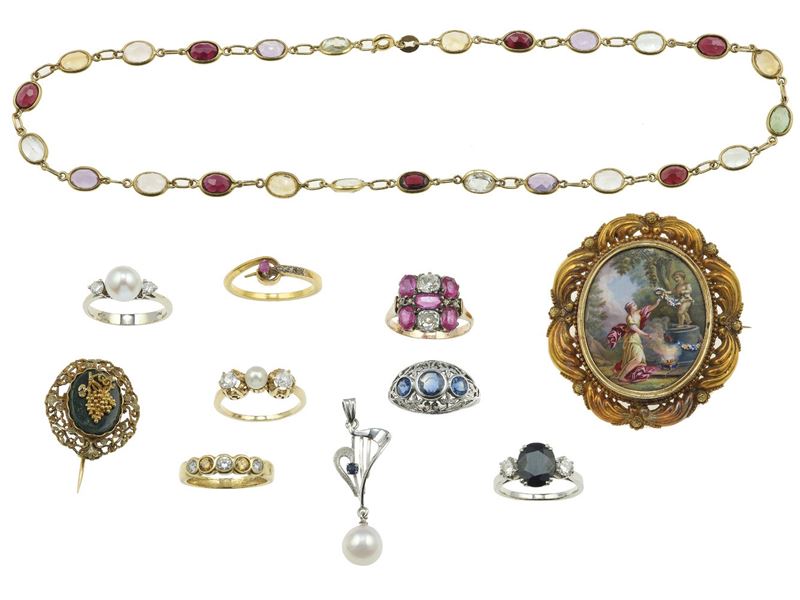 Lotto composto da sette anelli, un pendente, una collana e due spille  - Asta Gioielli - Cambi Casa d'Aste