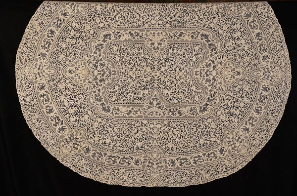 Tovaglia ovale con 12 tovaglioli Burano, XX secolo