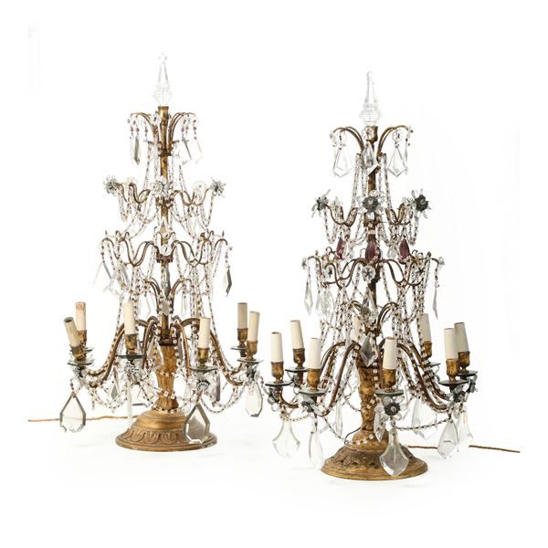 Coppia di girandoles in metallo dorato e cristalli. XIX secolo