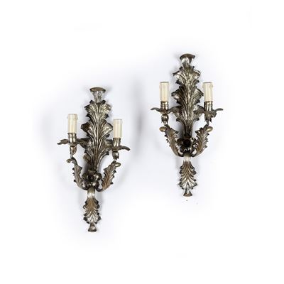 Coppia di appliques a due luci, metallo argentato