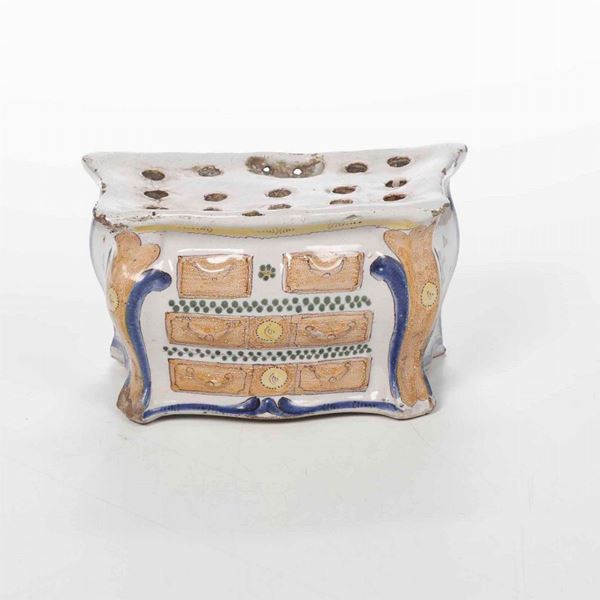 Fioriera a forma di "commode" Francia, Manifattura di La Rochelle, seconda metà del XVIII o inizio del XIX secolo