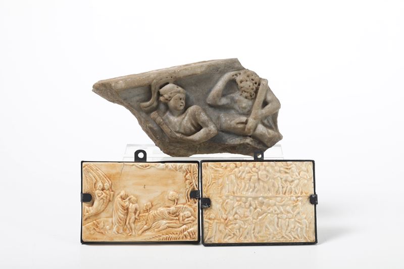 Due piastre di ceramica e 1 frammento di bassorilievo di alabastro  - Auction Antiques and paintings - Cambi Casa d'Aste