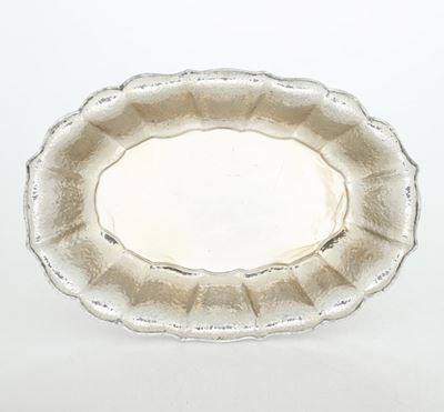 Vassoio con Bordo Mistilineo Nervato. Argenteria Milanese del XX-XXI Secolo. Argentiere Dabbene