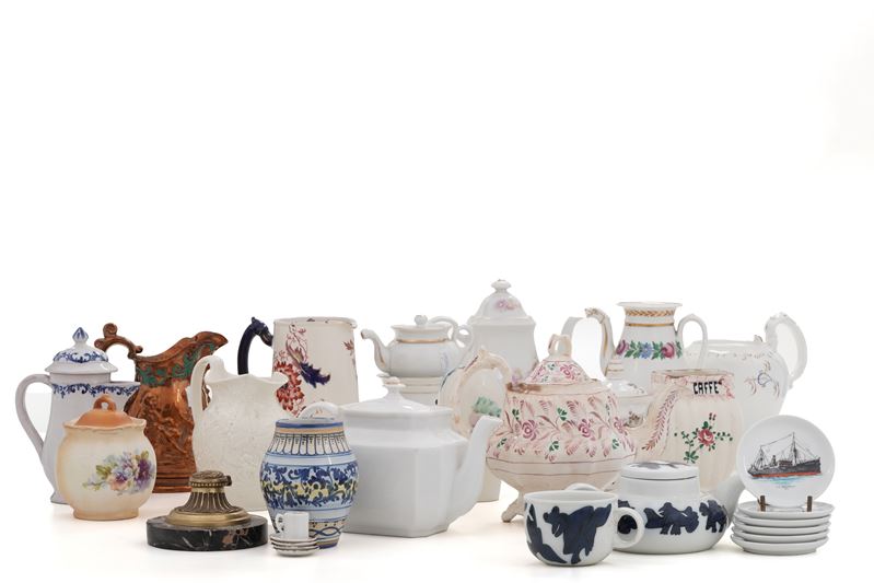 Lotto misto di oggetti in ceramica, XIX e XX secolo.  - Auction Majolica, Porcelain and Glass - Cambi Casa d'Aste