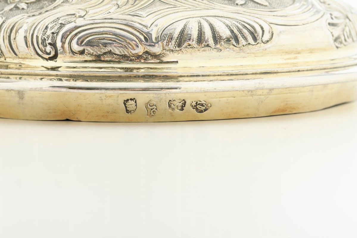 Coppa. Londra, 1742. Marchio Dell'argentiere a V con Stella e Punto (non Identificato)