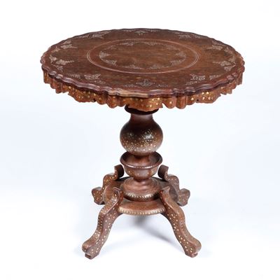 Tavolino Orientale in Legno Intagliato ed Intarsiato