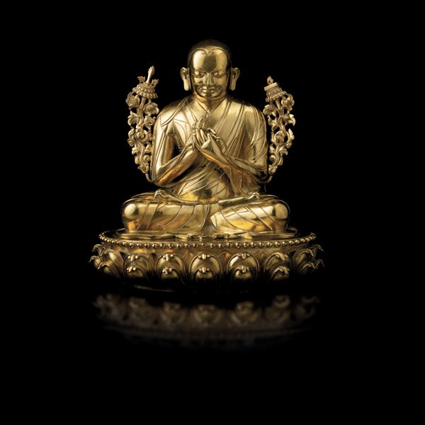 Importante figura di Lama Tzongkhapa seduto su fiore di loto in bronzo dorato, Tibet, fine XVII-inizio  [..]