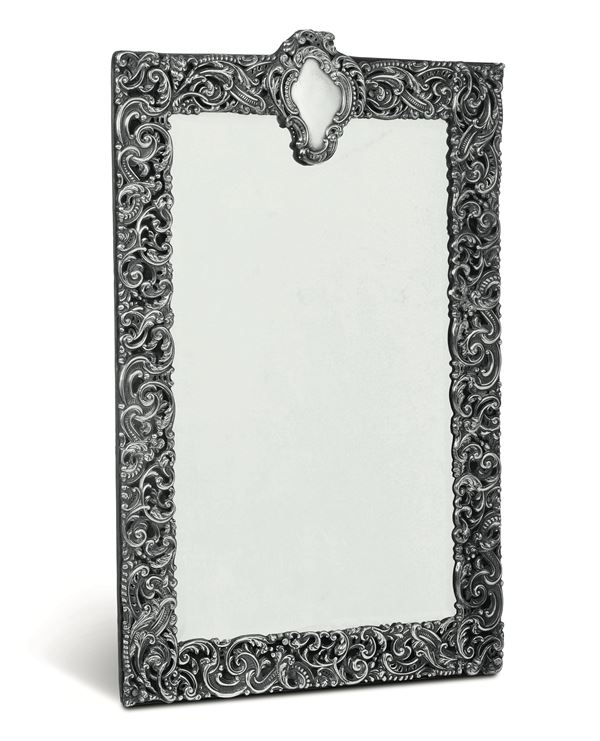 Grande specchio da tavolo. Londra, 1902. Marchio dell'argentiere parziale di difficile lettura