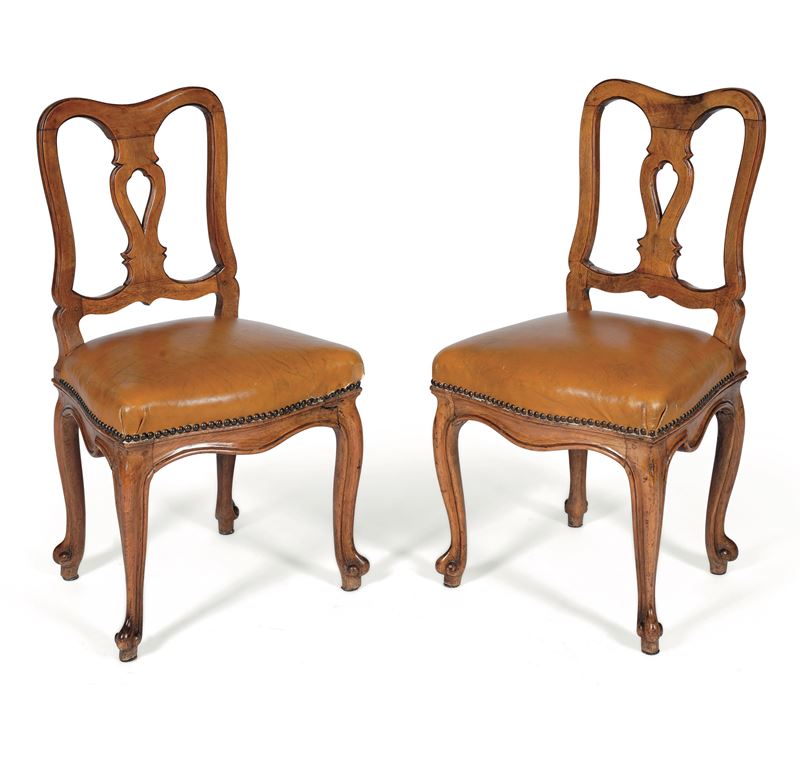 Coppia di sedie in noce. XIX secolo  - Auction Italian Mansions - Cambi Casa d'Aste