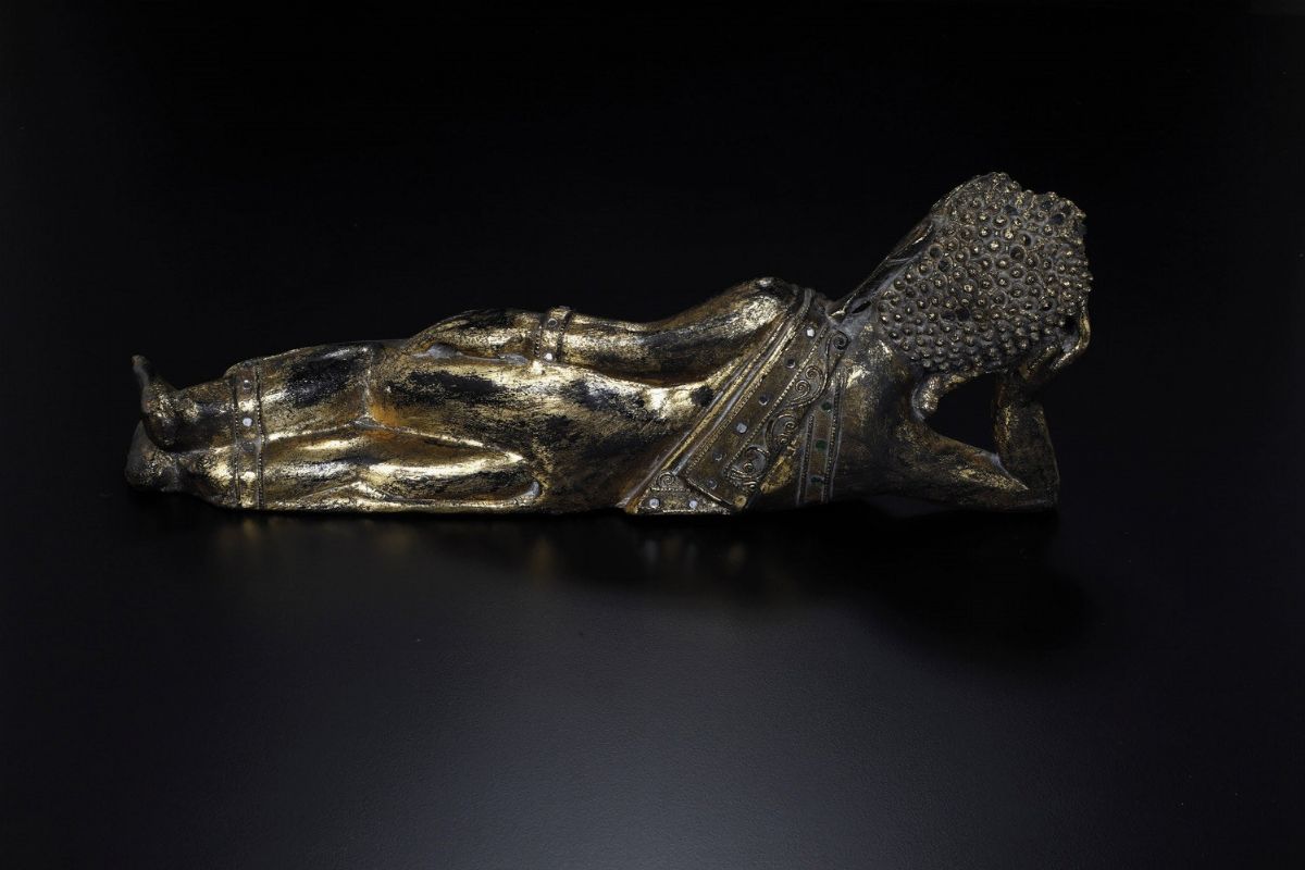 Buddha Sdraiato in Legno Dorato, Thailandia, XX Secolo