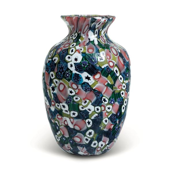 Vaso di forma ovoidale in vetro con decoro di murrine multicolore. XX secolo