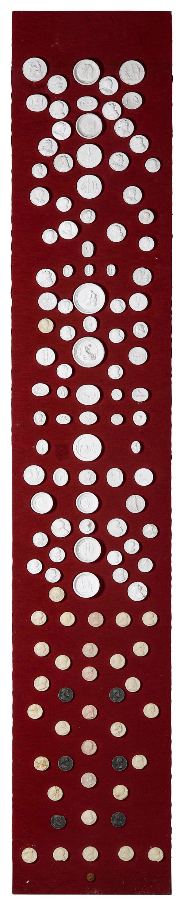 Collezione di oltre centoventi calchi in gesso a soggetto neoclassico, ritrattistico e medaglistico. Varie manifatture del XIX-XX secolo