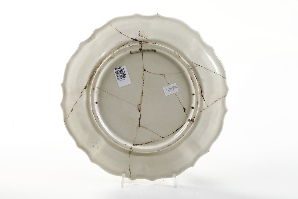 Terraglia veneta, piatto decorativo, fine del XIX secolo