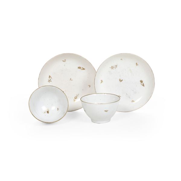 Due tazze e due piattini. Veneto, Manifattura di Cozzi e Antonibon, fine XVIII - inizio XIX secolo.