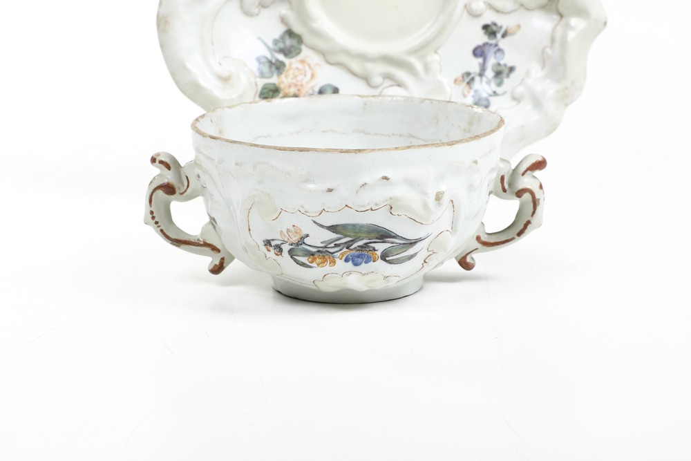 Tazza da Brodo con Sottopiatto. Veneto, Probabilmente Nove, XIX Secolo.