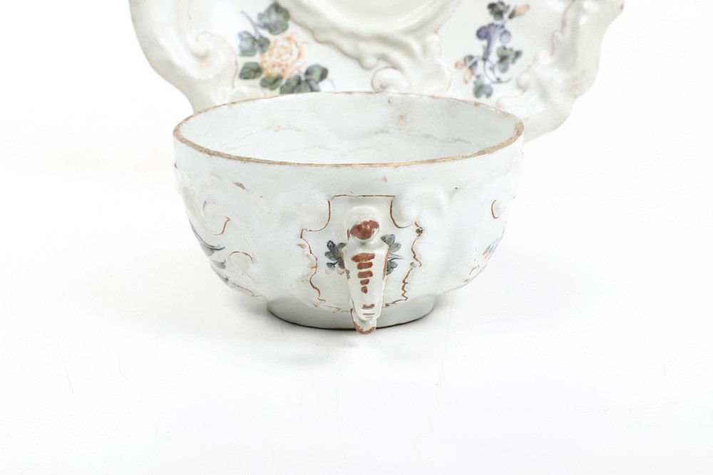 Tazza da Brodo con Sottopiatto. Veneto, Probabilmente Nove, XIX Secolo.