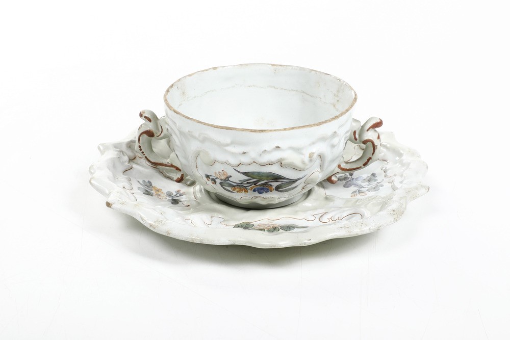 Tazza da Brodo con Sottopiatto. Veneto, Probabilmente Nove, XIX Secolo.