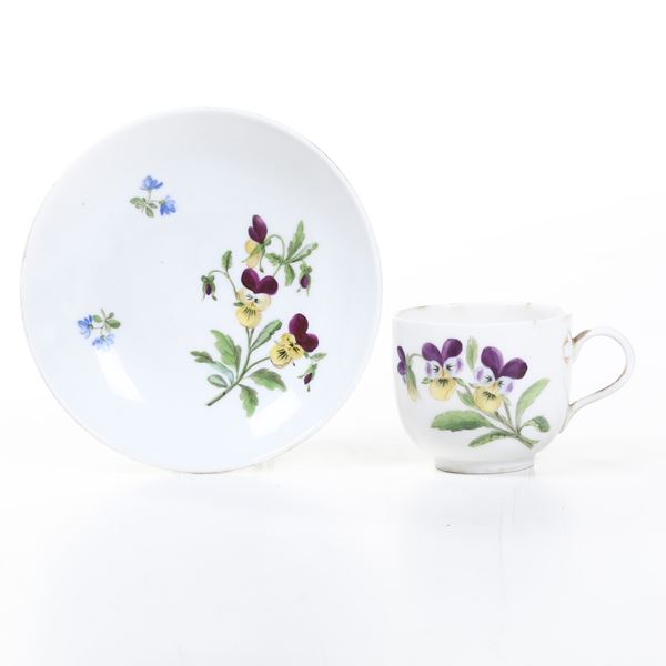 Tazza con piattino. Meissen, fine XIX o inizio XX secolo.