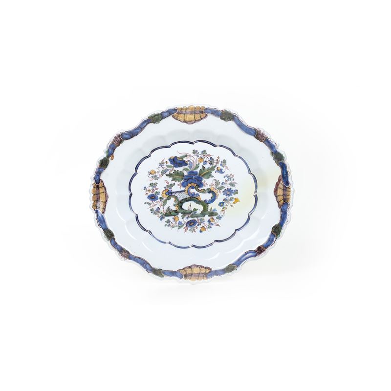 Piatto ovale. Nove, Manifattura Antonibon, prima metà del XVIII secolo.  - Auction Majolica and Porcelain - Cambi Casa d'Aste